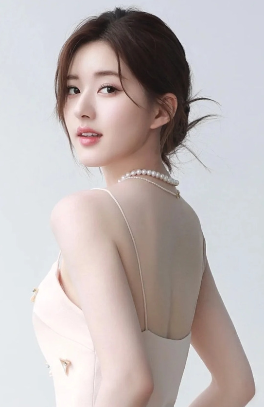 중국 네티즌들이 '카리나 닮은꼴'이라고 난리난 그 여자 3
