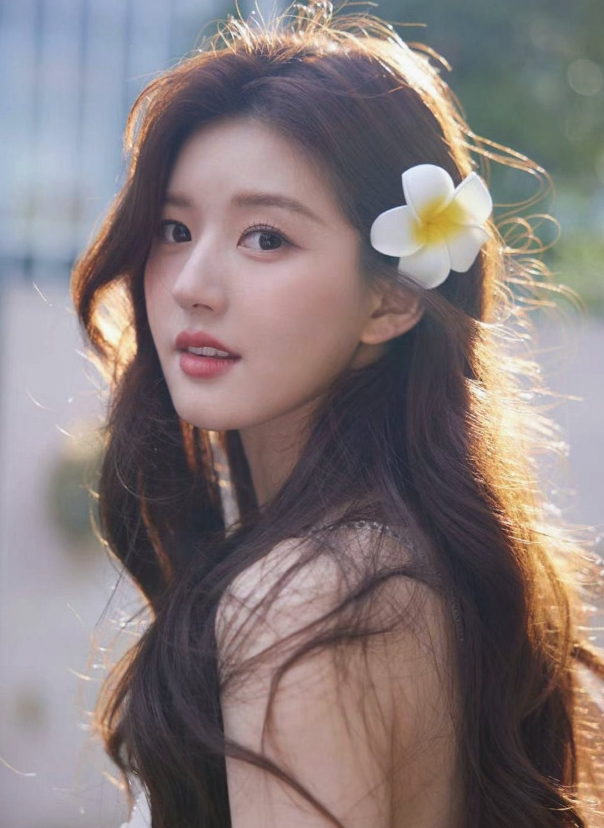 중국 네티즌들이 '카리나 닮은꼴'이라고 난리난 그 여자 8
