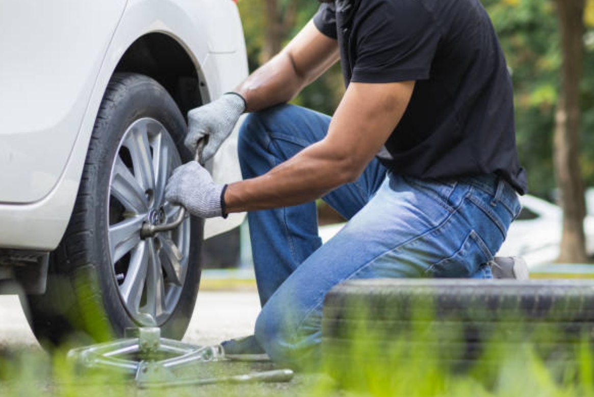 타이어 앞뒤 교체비용 교체시기 100원 동전 확인법 위치교환 전륜 후륜 사륜구동 차량 1