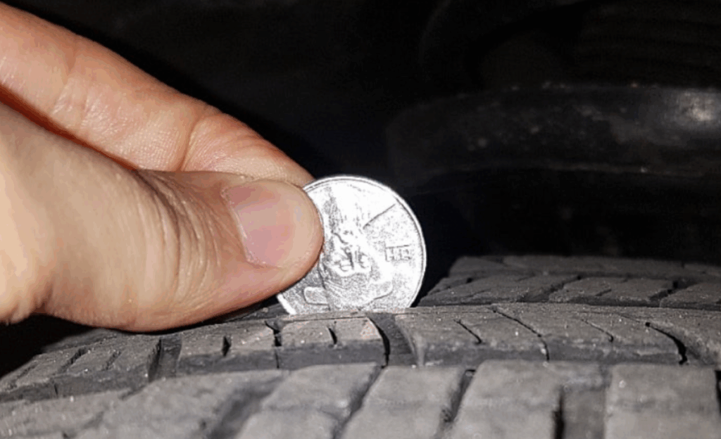 타이어 앞뒤 교체비용 교체시기 100원 동전 확인법 위치교환 전륜 후륜 사륜구동 차량 6