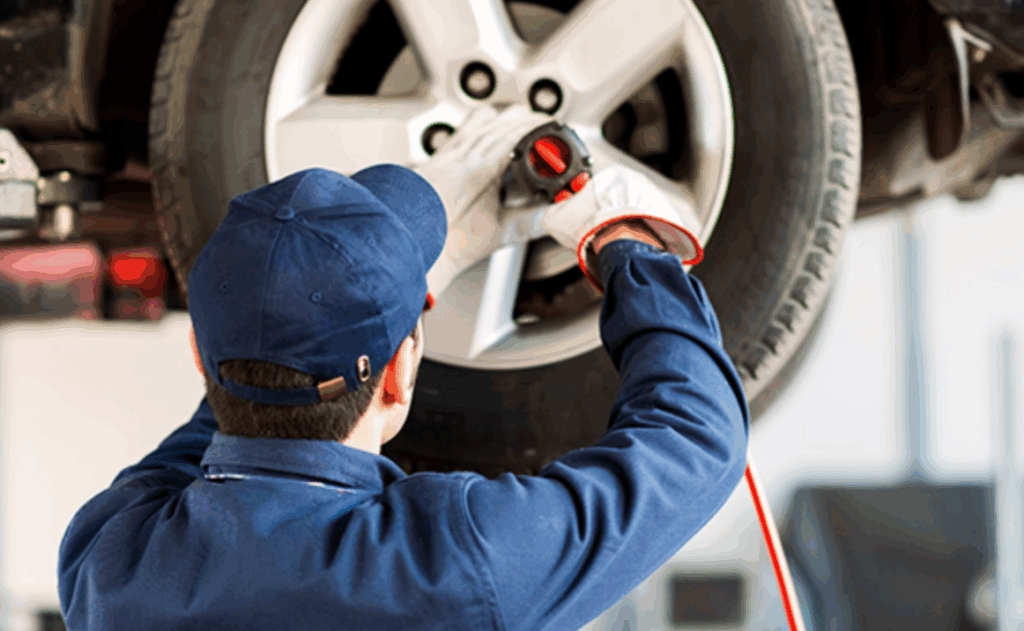 타이어 앞뒤 교체비용 교체시기 100원 동전 확인법 위치교환 전륜 후륜 사륜구동 차량 4